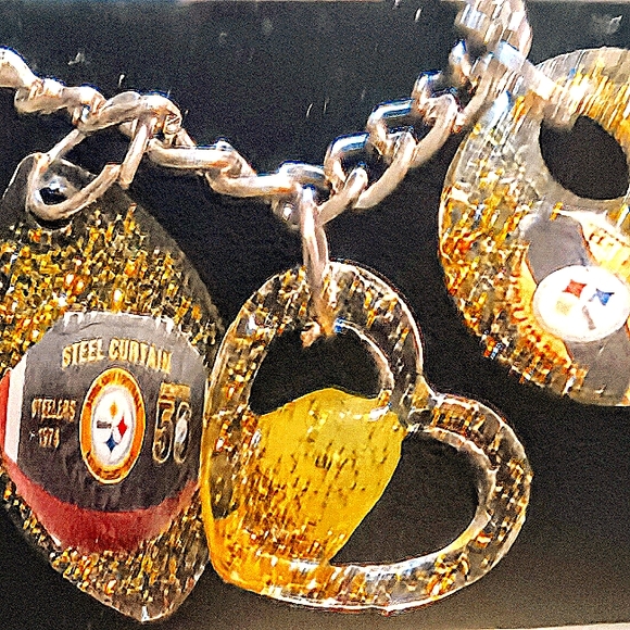 Resin Pitt Steelers Charm Bracelet - Picture 1 of 3